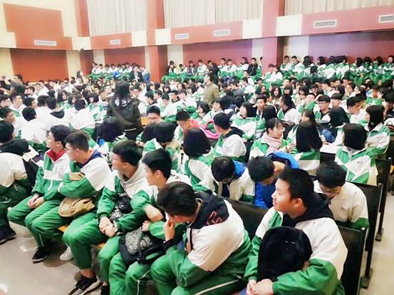 图(4)现场座无虚席