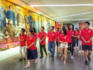 博物馆-参观群像