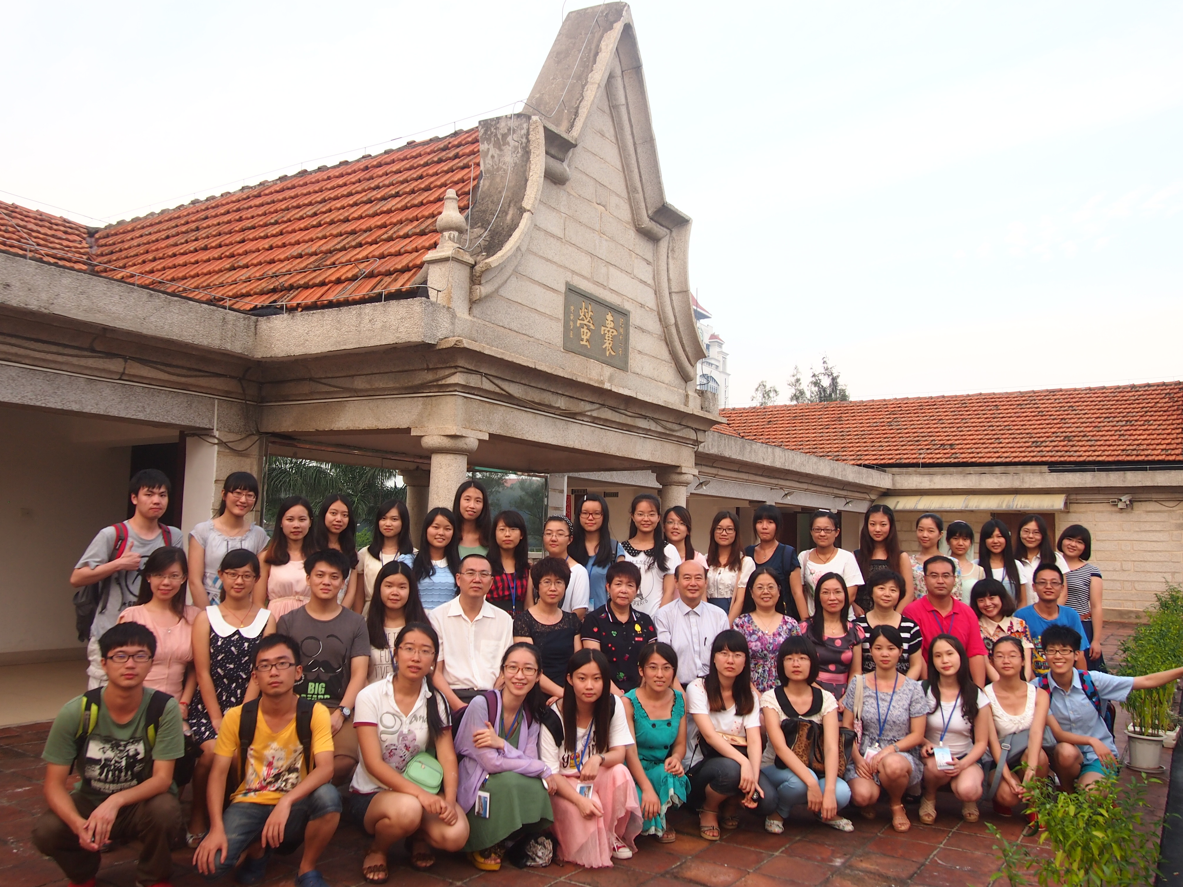 学院领导老师与营员合照